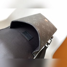 LV Модель M45912 SAUMUR Сумка через плечо Эта новая сумка чере