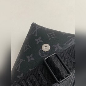 LV Модель M45912 Сумка через плечо SAUMUR Эта новая сумка чере