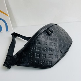 LV Модель M44388 Поясная сумка Discovery из тисненной телячьей к