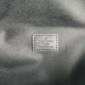 LV Модель M44388 Поясная сумка Discovery из тисненной телячьей к