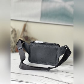 Сумка LV S Lock Sling, модель M58487 Новая сумка S Lock Sling из
