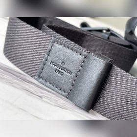Сумка LV S Lock Sling, модель M58487 Новая сумка S Lock Sling из