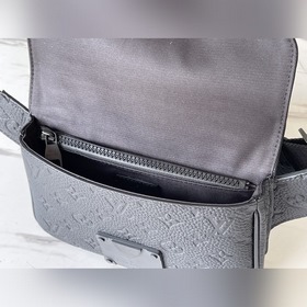 Сумка LV S Lock Sling, модель M58487 Новая сумка S Lock Sling из