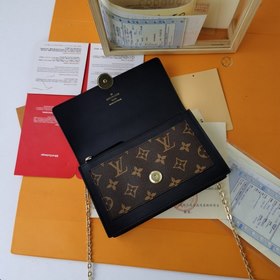 LV Модель M67405 Кошелек FLORE с цепочкой Этот кошелек на цепочке