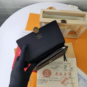 LV Модель M67405 Кошелек FLORE с цепочкой Этот кошелек на цепочке