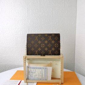 LV Модель M67405 Кошелек FLORE с цепочкой Этот кошелек на цепочке