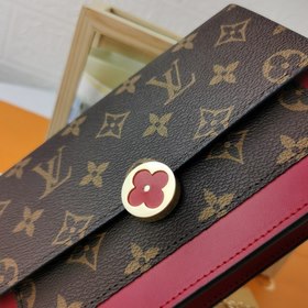 LV Модель M67405 Кошелек FLORE с цепочкой Этот кошелек на цепочке