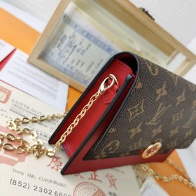 LV Модель M67405 Кошелек FLORE с цепочкой Этот кошелек на цепочке
