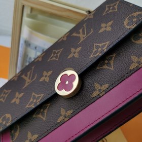 LV Модель M67405 Кошелек FLORE с цепочкой Этот кошелек на цепочке