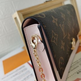 LV Модель M67405 Кошелек FLORE с цепочкой Этот кошелек на цепочке