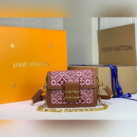 Средняя сумка LV Dauphine Средняя сумка Dauphine изготовлена из н
