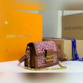 Средняя сумка LV Dauphine Средняя сумка Dauphine изготовлена из н