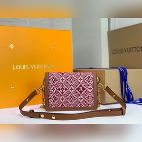 Средняя сумка LV Dauphine Средняя сумка Dauphine изготовлена из н