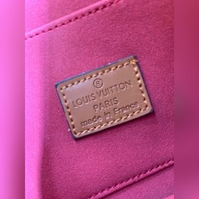 Средняя сумка LV Dauphine Средняя сумка Dauphine изготовлена из н
