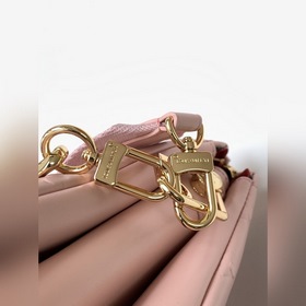 LV Модель M59276 Розовый Coussin Маленькая сумка через плечо Эта 