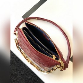 LV Модель M58276 Коричневая сумка Coussin BB с одним плечевым рем