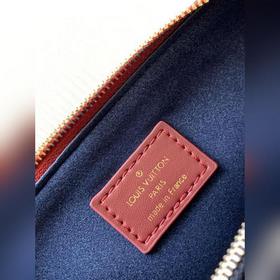 LV Модель M58276 Коричневая сумка Coussin BB с одним плечевым рем