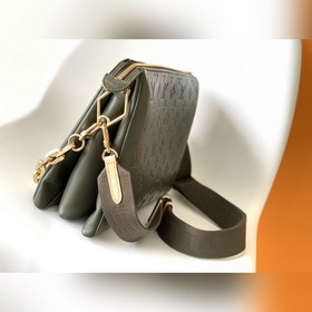 LV Модель M57782 Темно-зеленая сумка Coussin среднего размера с о