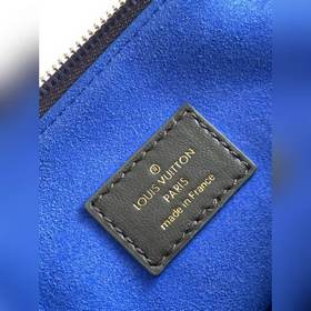 LV Модель M57782 Темно-зеленая сумка Coussin среднего размера с о