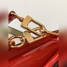 LV Модель M57783 Черная сумка Coussin среднего размера из лакиров