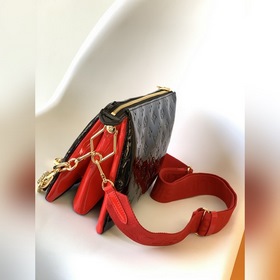 LV Модель M57790 Черная лакированная кожа Coussin Маленькая сумка