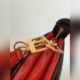 LV Модель M57790 Черная лакированная кожа Coussin Маленькая сумка