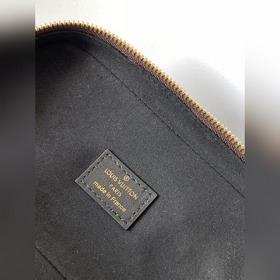 LV косметичка на цепочке, модель M45165 Косметичка на цепочке с я