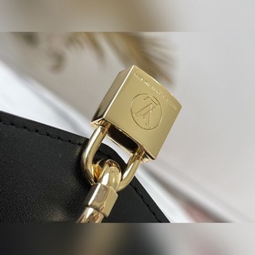 LV Модель M80559 Черная сумка Padlock on Strap Классическая сумка