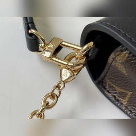 LV Модель M80559 Черная сумка Padlock on Strap Классическая сумка