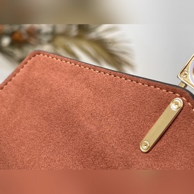 LV Модель M80763 Сумка Padlock on Strap цвета карамельного цвета 