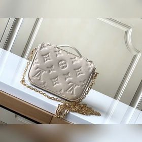 LV Модель M81390 Черный Кожаная сумка на цепочке Серия MICRO MéTI