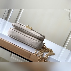 LV Модель M81390 Черный Кожаная сумка на цепочке Серия MICRO MéTI