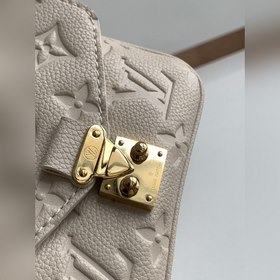 LV Модель M81390 Черный Кожаная сумка на цепочке Серия MICRO MéTI