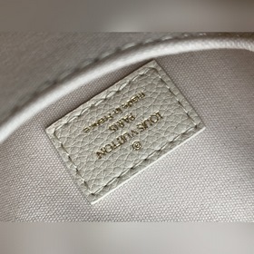 LV Модель M81390 Черный Кожаная сумка на цепочке Серия MICRO MéTI