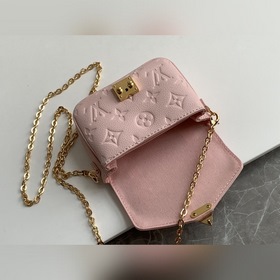 LV Модель M81390 Розовый Кожаная сумка на цепочке Серия MICRO MéT