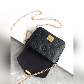 LV Модель M81390 Черный Кожаная сумка на цепочке Серия MICRO MéTI
