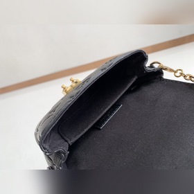 LV Модель M81390 Черный Кожаная сумка на цепочке Серия MICRO MéTI