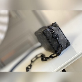 LV MINI SOFT TRUNK сумка на цепочке, модель M44735 Вирджил Абло 
