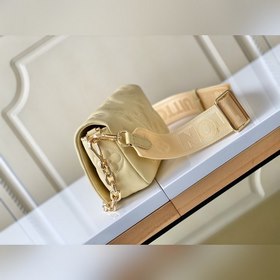 LV Wallet on Strap сумка, модель M81400, желтая Эта сумка Wallet