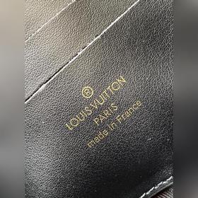 Сумка LV Wallet on Strap Модель M81398 Черный  Эта сумка Wallet