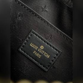 Сумка LV Over The Moon, модель M59799, черная Сумка Over The Moon