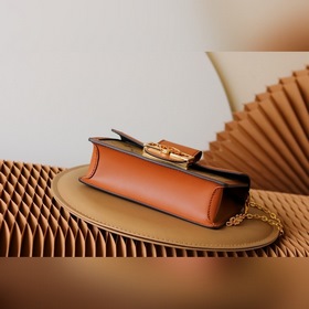 LV DAUPHINE сумка на цепочке, модель M68746 Сумка с цепочкой DA