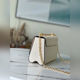 LV Модель M59761 Бежевая сумка с цепочкой Twist В 2015 году в ко