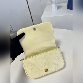 LV Сумка Wallet on Strap, модель M81400, желтая Эта сумка Wallet