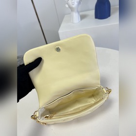 LV Сумка Wallet on Strap, модель M81400, желтая Эта сумка Wallet