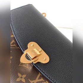 LV Модель M43714 Черная сумка с цепочкой через плечо Кожа являетс