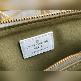 LV Модель M21209 Бежевая кожаная сумка с цепочкой Серия COUSSIN 