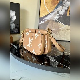 LV  Multi Pochette Accessories Сумка Модель M45777 Коричневый ше