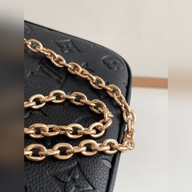 Сумка LV Easy Pouch On Strap, модель M80349, черная с тиснением 