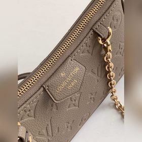 Сумка LV Easy Pouch On Strap, модель M80349, персиковый цвет с ти